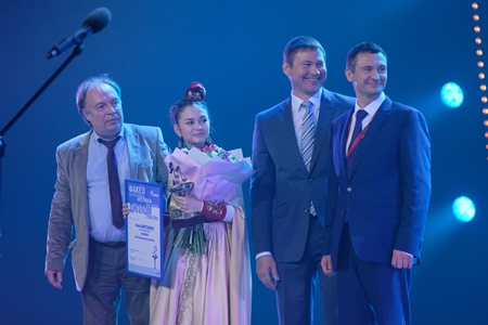 Награждение Энже Ахметзяновой, гран-при фестиваля